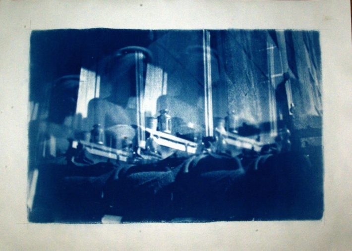 Hegyes Sándor: Camera obscura · cianotípia — CAMO#025/10–16/26